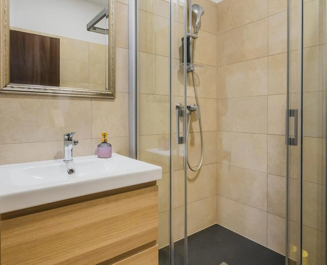 Rooms With Breakfast Near Porec Nova Vas  Kroatien